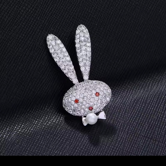 VQ Bunny Brooch - Picture 2 of 4
